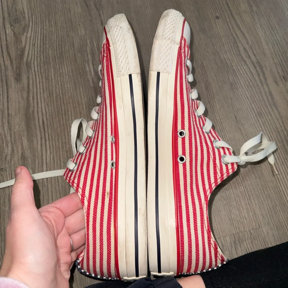 Converse Red and White Striped with Blue Stars Canvas Shoes Men’s size 10.5 - Picture 7 of 10